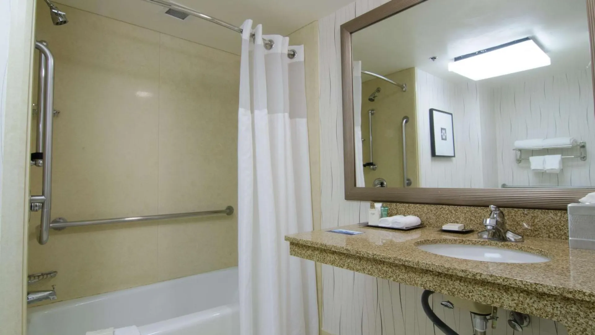 Hilton Los Angeles Airport Hotel